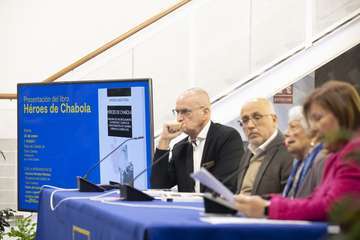 El Cabildo ratifica su compromiso de preservar la Memoria Histórica en la presentación del libro 'Héroes de chabola'/TA.